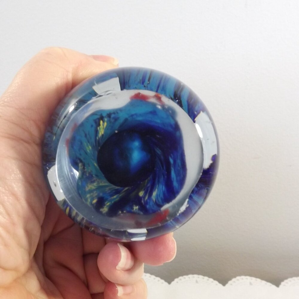 Vintage Aquarium Art Glass Paperweight, Fish and Bubbles, Ocean Intricate Design - Picture 7 of 7